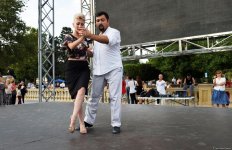 Романтическое аргентинское танго в вечернем Баку (ФОТО)