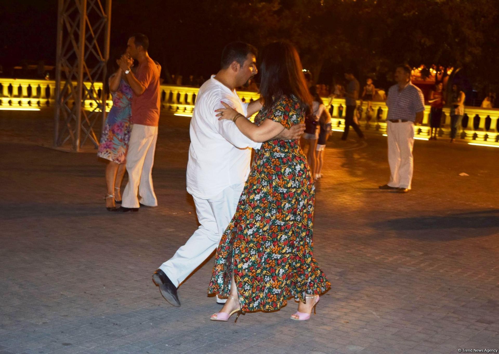 Романтическое аргентинское танго в вечернем Баку (ФОТО)