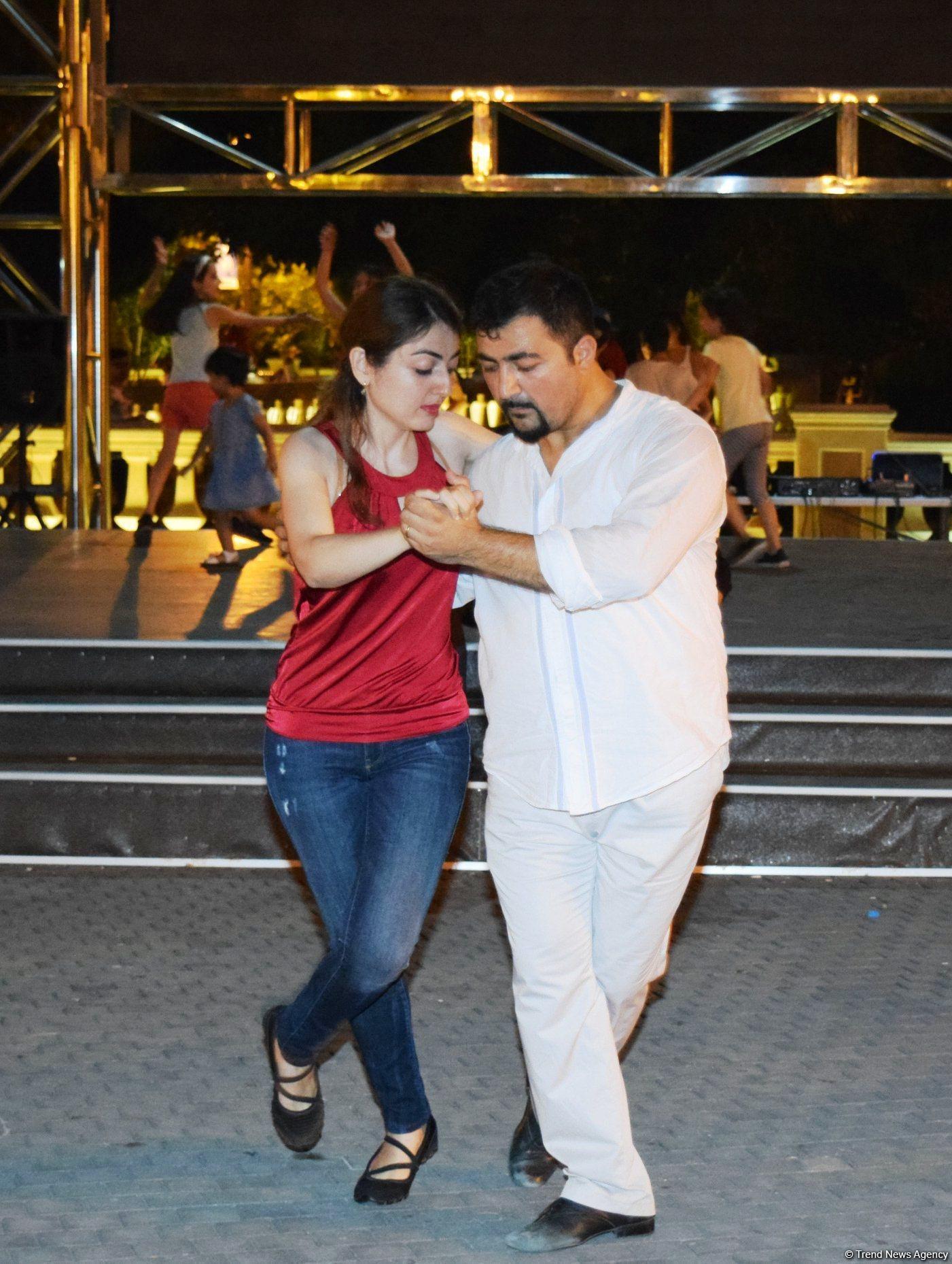 Романтическое аргентинское танго в вечернем Баку (ФОТО)