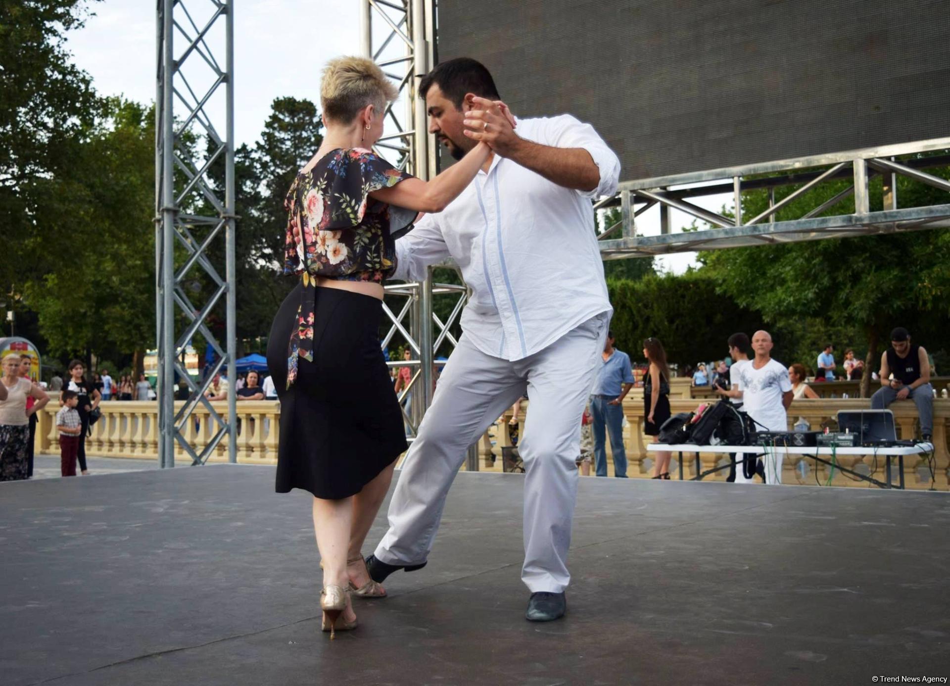 Романтическое аргентинское танго в вечернем Баку (ФОТО)