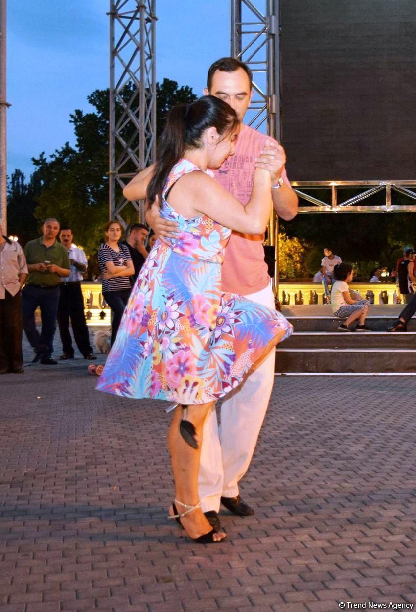 Романтическое аргентинское танго в вечернем Баку (ФОТО)