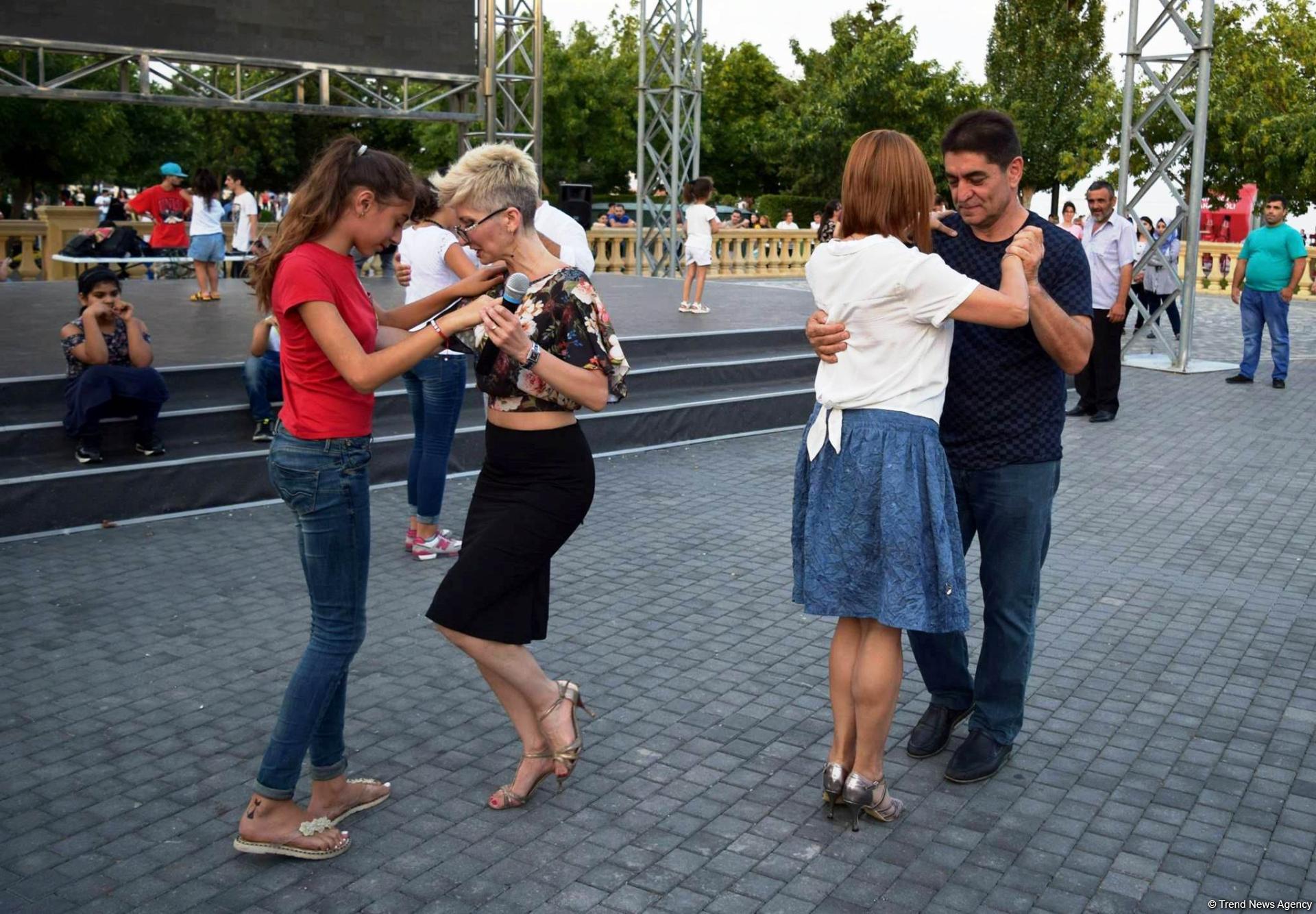 Романтическое аргентинское танго в вечернем Баку (ФОТО)