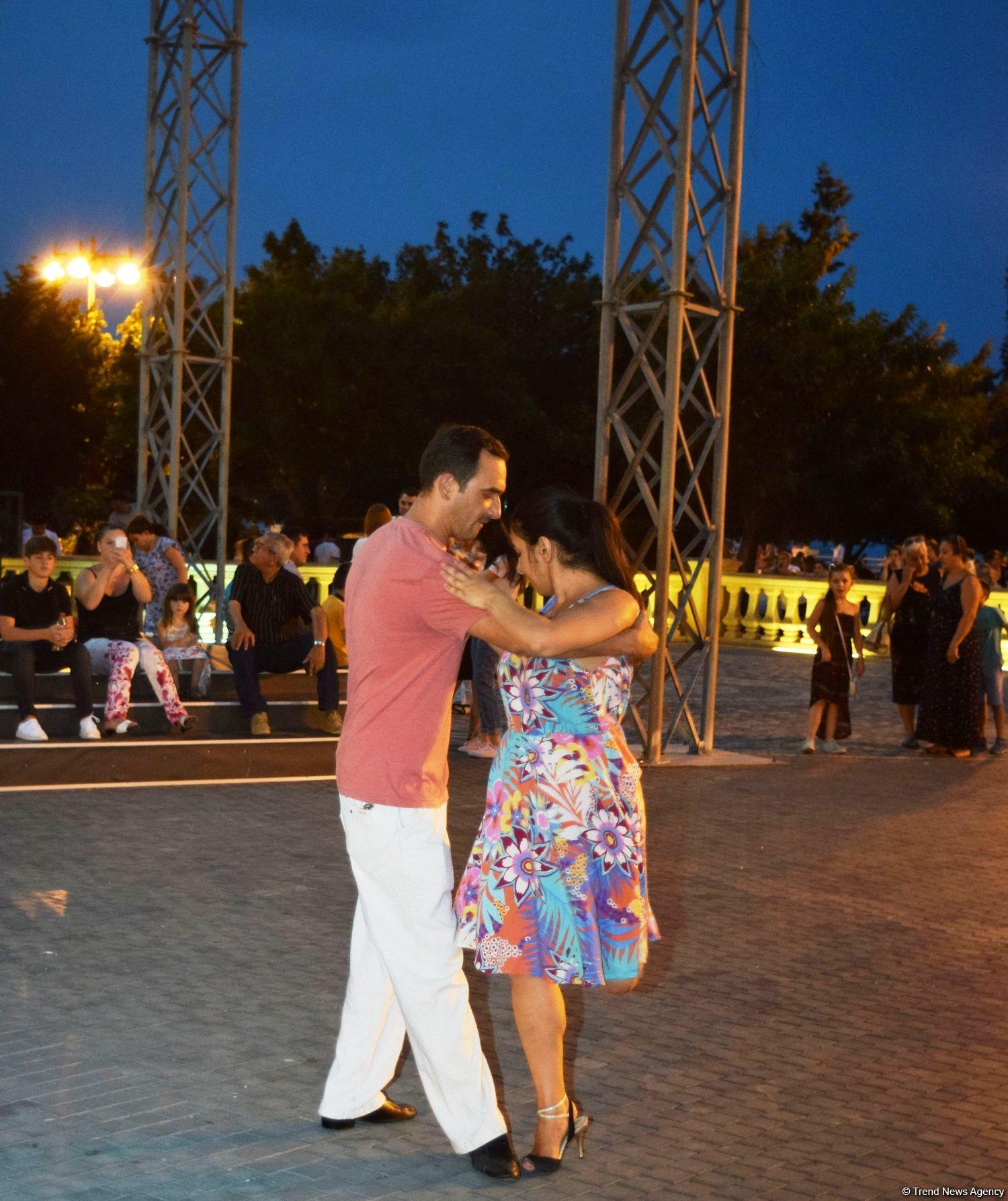 Романтическое аргентинское танго в вечернем Баку (ФОТО)