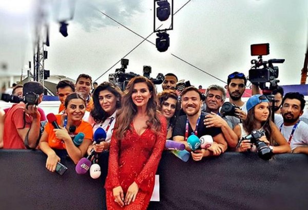 Анна Седокова поблагодарила представителей СМИ на азербайджанском языке