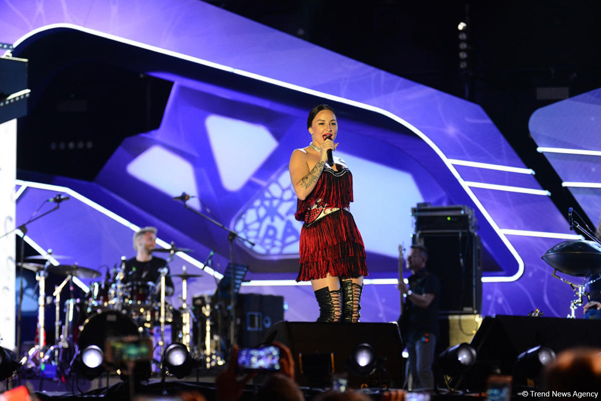 Тройные впечатления Artik & Asti на берегу Каспия Баку (ФОТО)