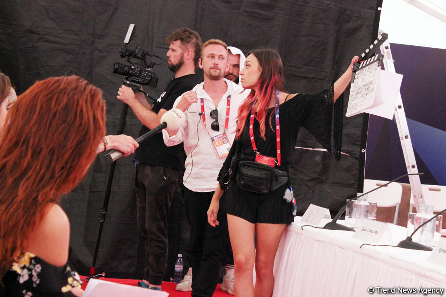 Азербайджанские и российские журналисты приняли участие в съемках комедии "Жара в БАКУ" (ФОТО)