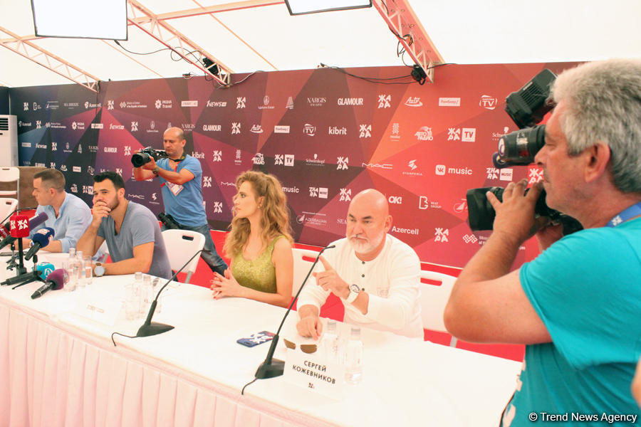 Азербайджанские и российские журналисты приняли участие в съемках комедии "Жара в БАКУ" (ФОТО)