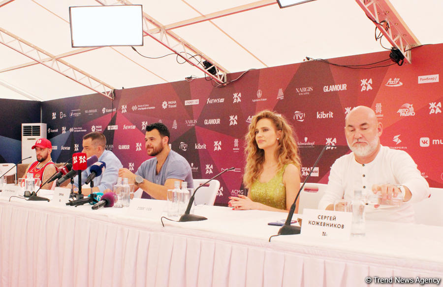 Азербайджанские и российские журналисты приняли участие в съемках комедии "Жара в БАКУ" (ФОТО)