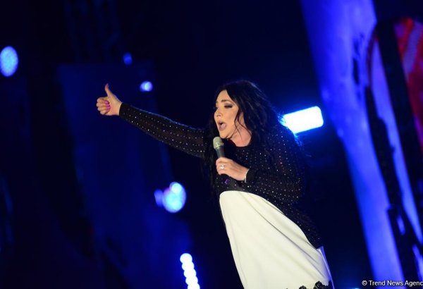 Почему Лолита Милявская приехала в Баку? (ВИДЕО)