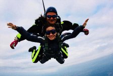 Впервые 13-летняя азербайджанка совершила прыжок  с парашютом с высоты 4400 метров! (ВИДЕО, ФОТО)