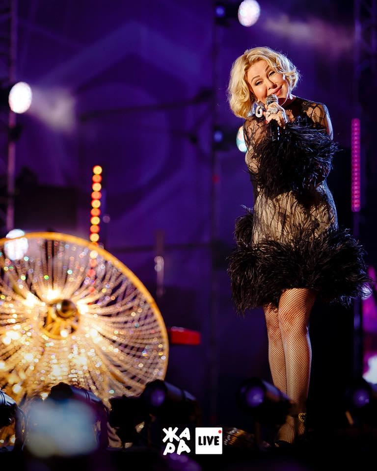 Белый азербайджанский цветок Любовь Успенской (ВИДЕО, ФОТО)