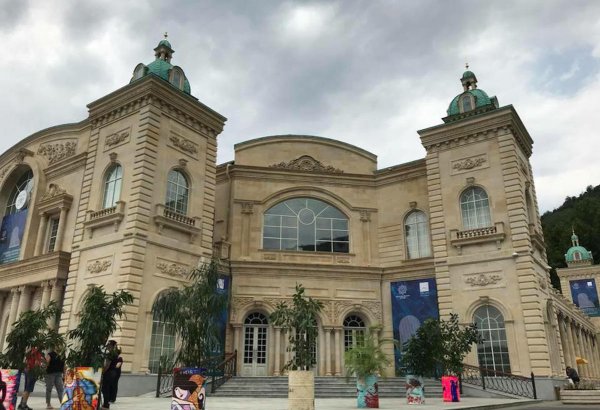 Музыка нефтяных бочек в Габале (ФОТО)