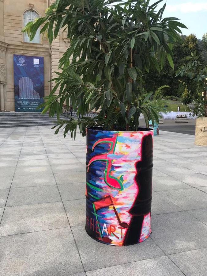 Музыка нефтяных бочек в Габале (ФОТО)