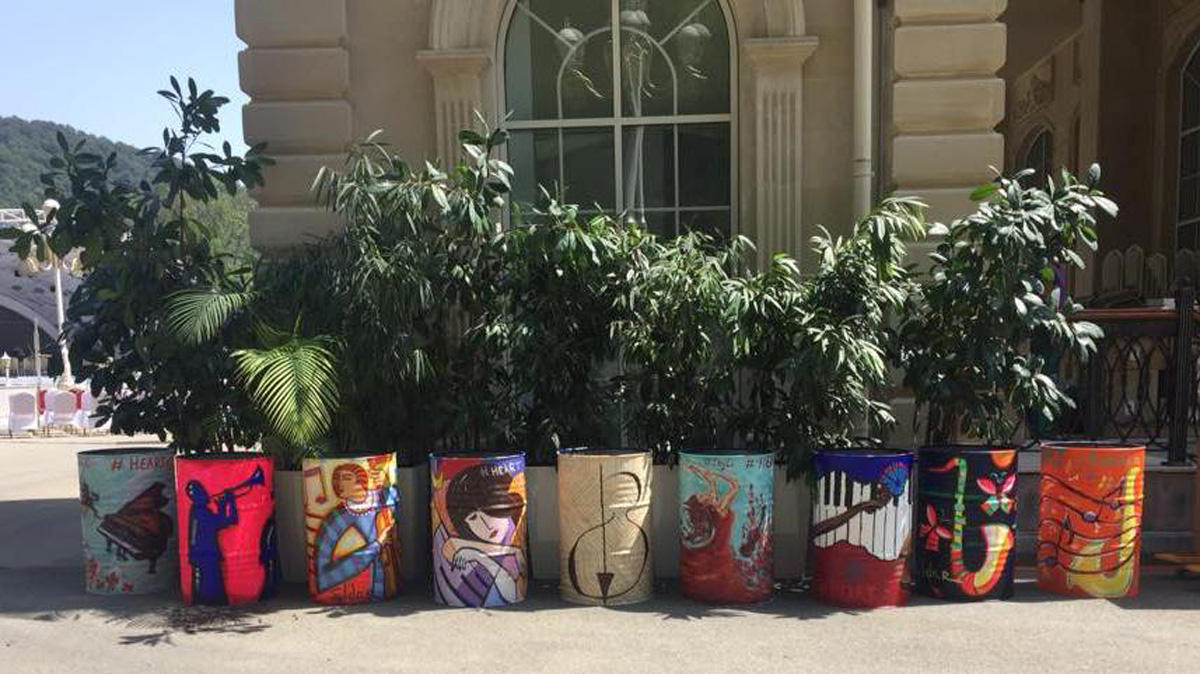 Музыка нефтяных бочек в Габале (ФОТО)