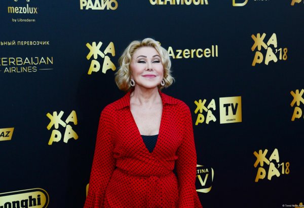 Белый азербайджанский цветок Любовь Успенской (ВИДЕО, ФОТО)