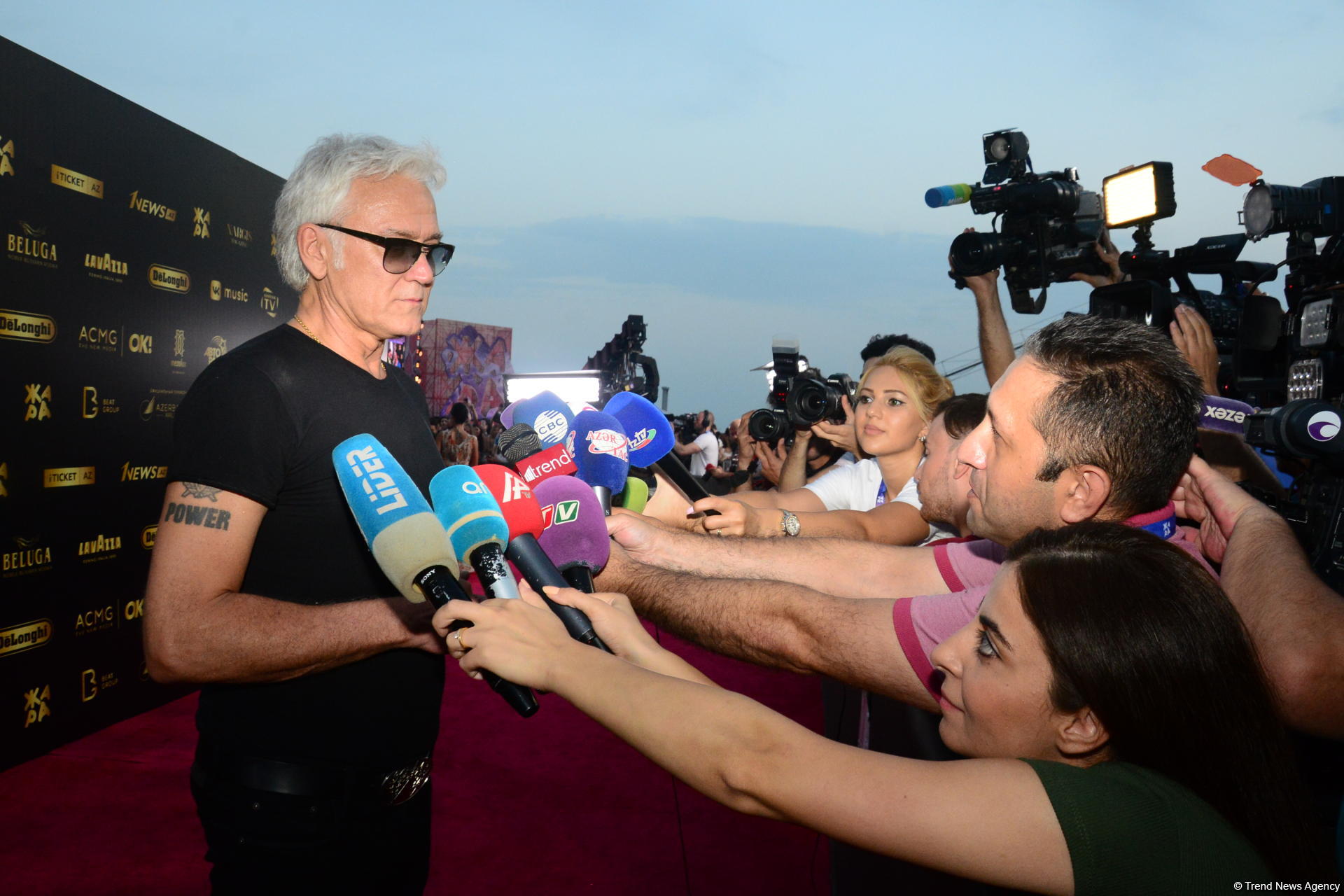 Александр Маршал выступил в Баку с имплантом в позвоночнике (ВИДЕО, ФОТО)