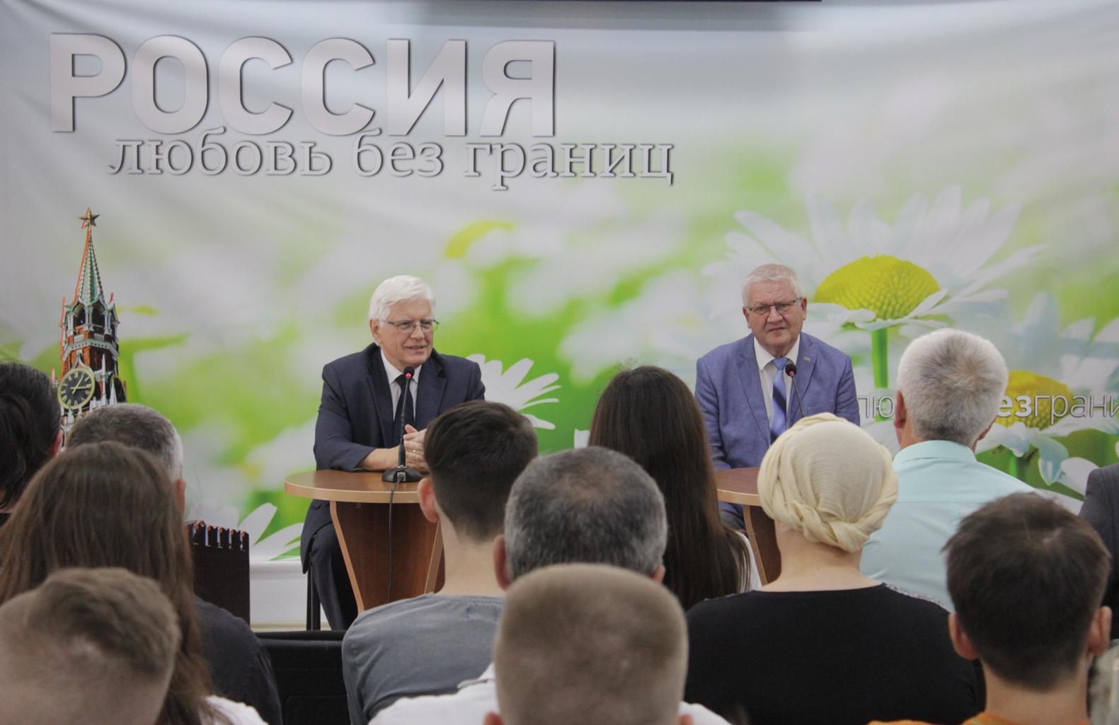 В Баку состоялась встреча со студентами, поступившими в российские вузы (ФОТО)