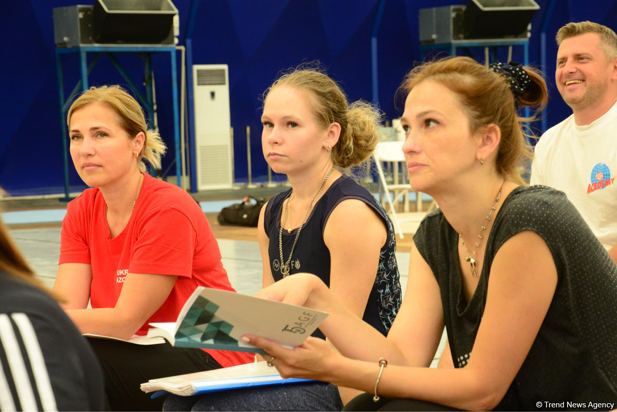 В Баку проходят тренерские курсы по аэробной гимнастике Академии FIG (ФОТО)