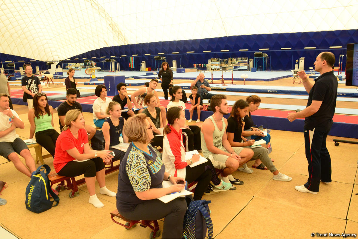 В Баку проходят тренерские курсы по аэробной гимнастике Академии FIG (ФОТО)