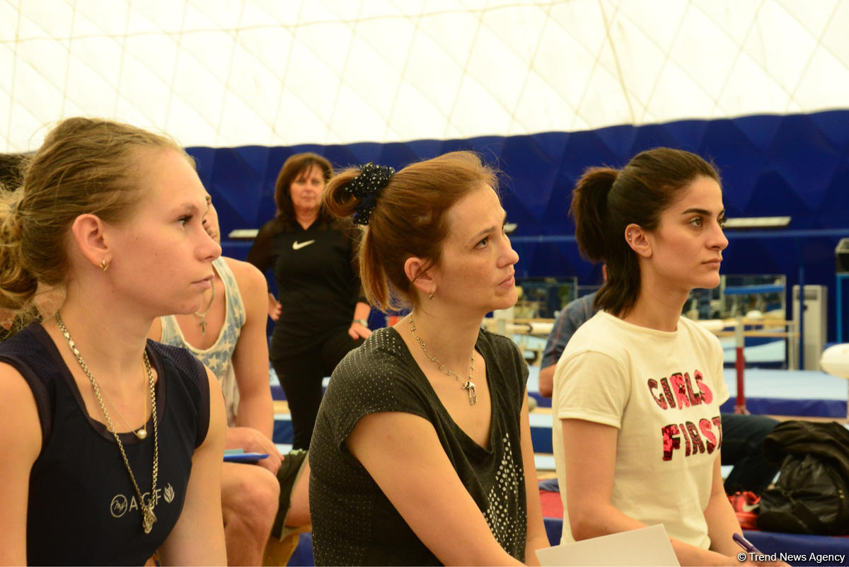 В Баку проходят тренерские курсы по аэробной гимнастике Академии FIG (ФОТО)