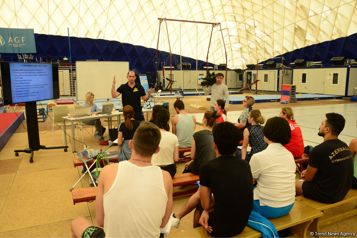 В Баку проходят тренерские курсы по аэробной гимнастике Академии FIG (ФОТО)