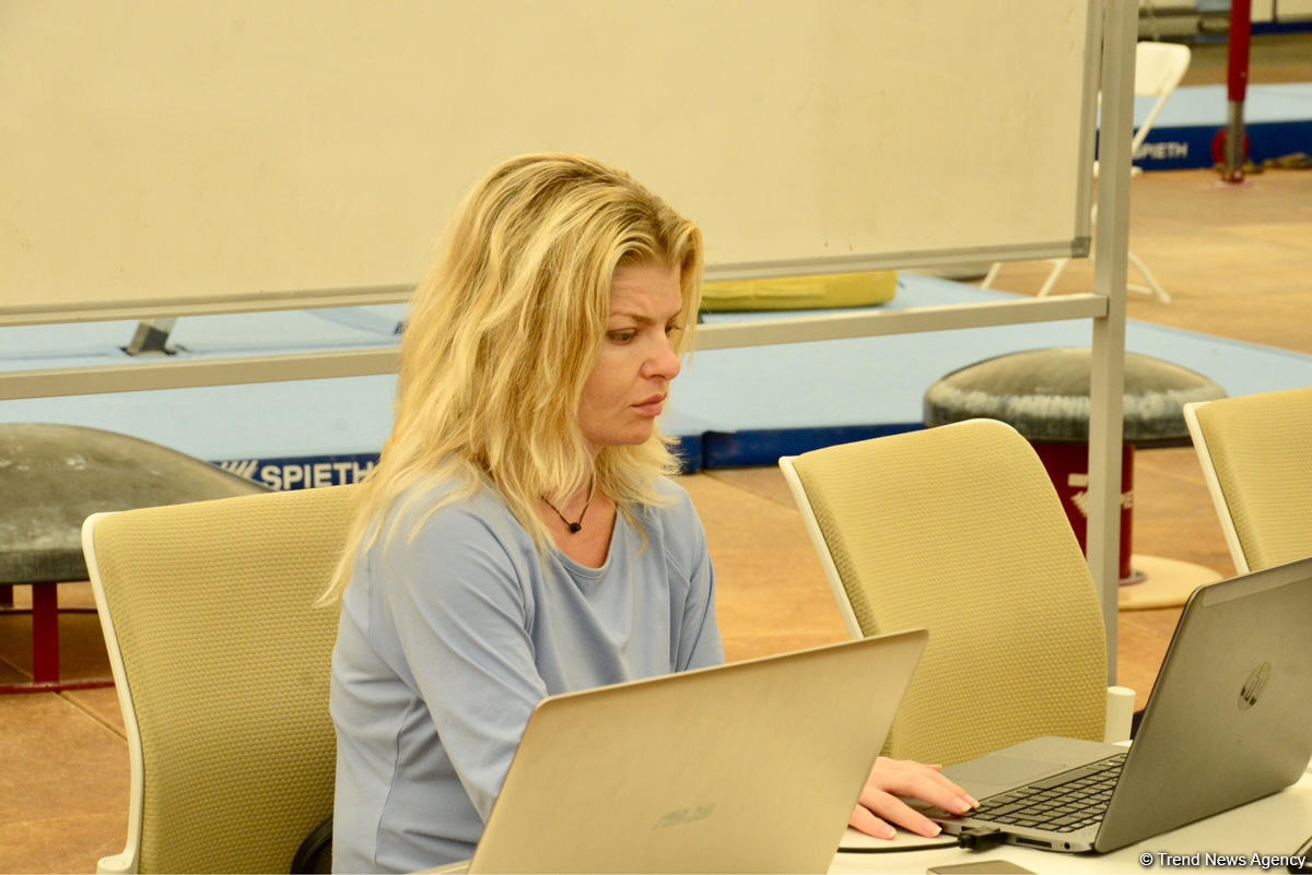 В Баку проходят тренерские курсы по аэробной гимнастике Академии FIG (ФОТО)