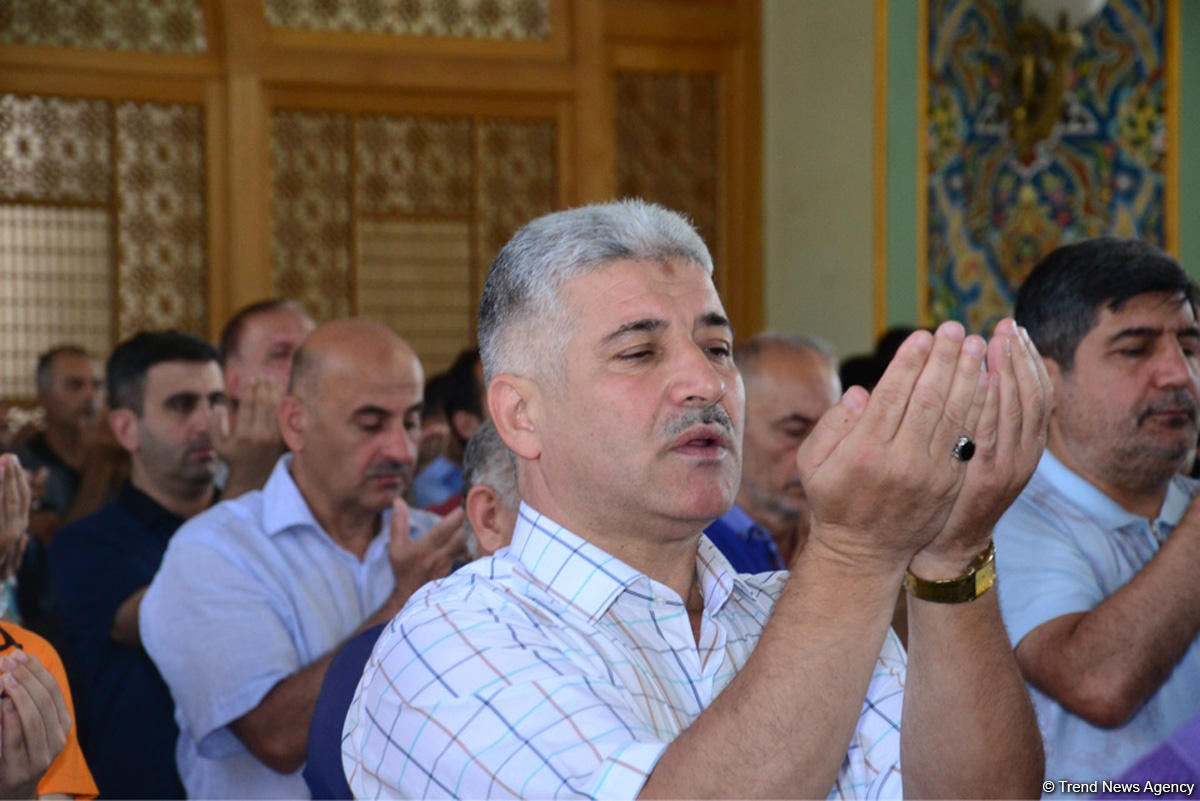 В связи с праздником Гурбан во всех мечетях Азербайджана совершен праздничный намаз (ФОТО)