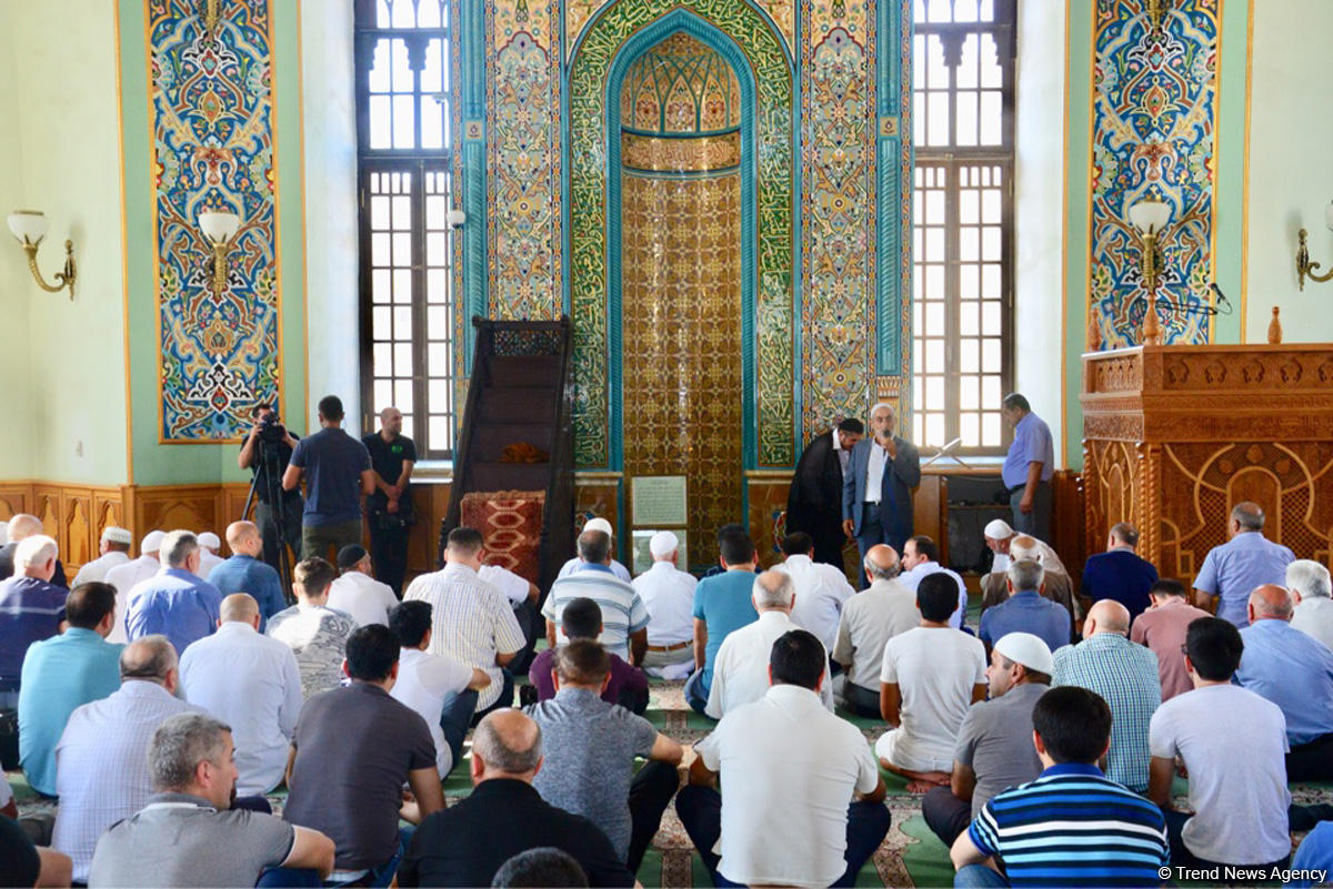 В связи с праздником Гурбан во всех мечетях Азербайджана совершен праздничный намаз (ФОТО)