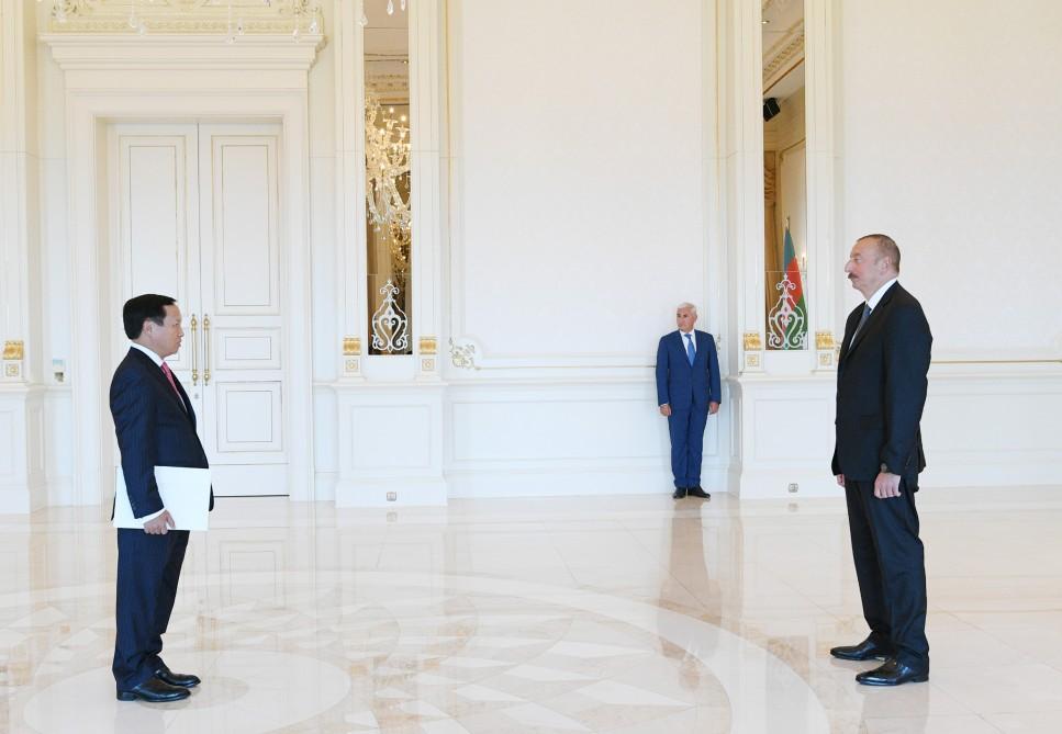 Президент Ильхам Алиев принял верительные грамоты послов ряда стран  (ФОТО)
