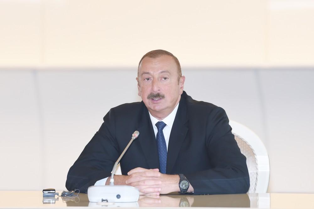 Президент Азербайджана и Канцлер Германии встретились в Баку с бизнесменами (ФОТО) (версия 2)