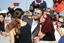 Звезды на красной дорожке Венецианского кинофестиваля (ФОТО)