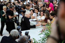 Звезды на красной дорожке Венецианского кинофестиваля (ФОТО)