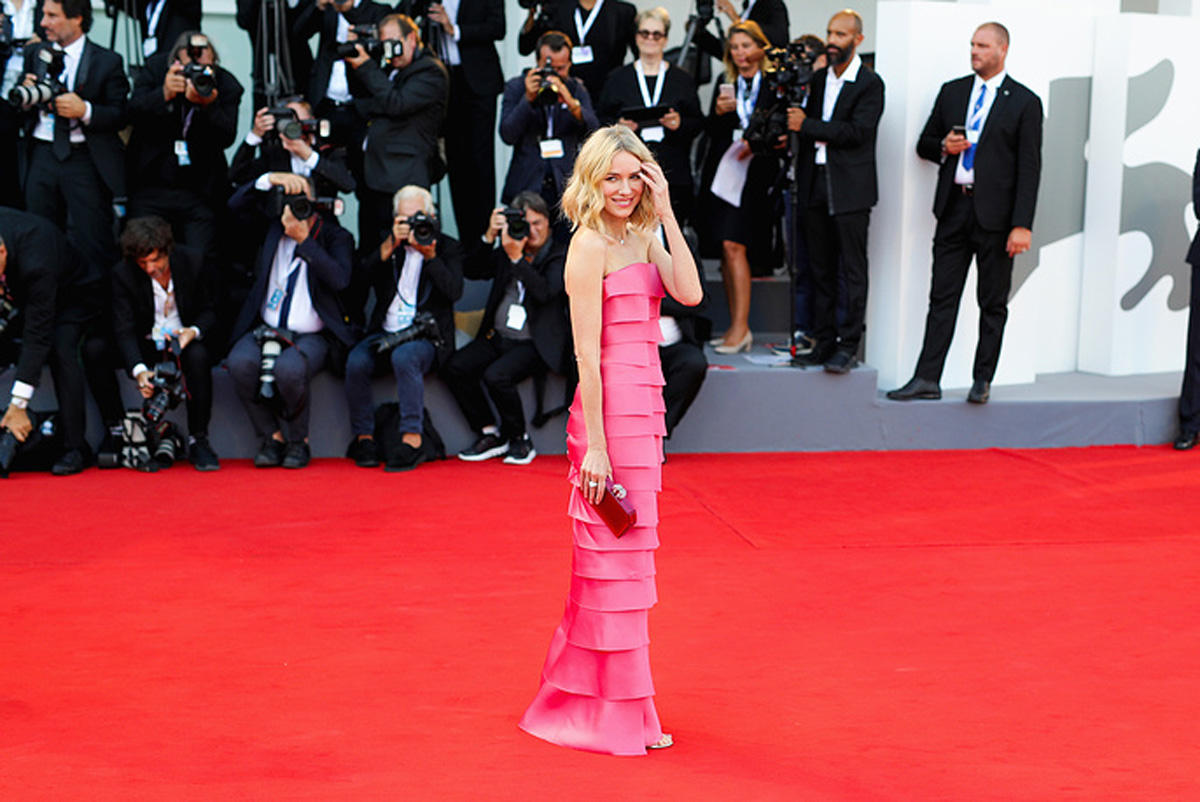 Звезды на красной дорожке Венецианского кинофестиваля (ФОТО)