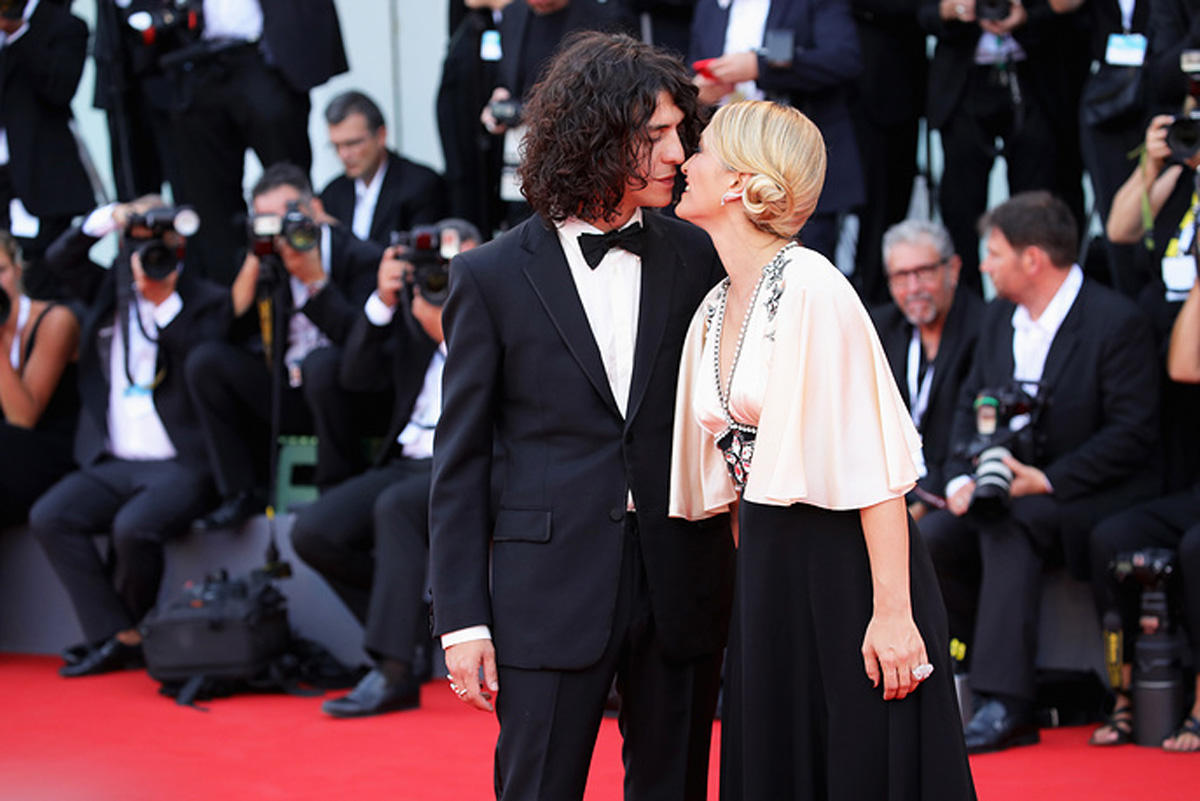 Звезды на красной дорожке Венецианского кинофестиваля (ФОТО)