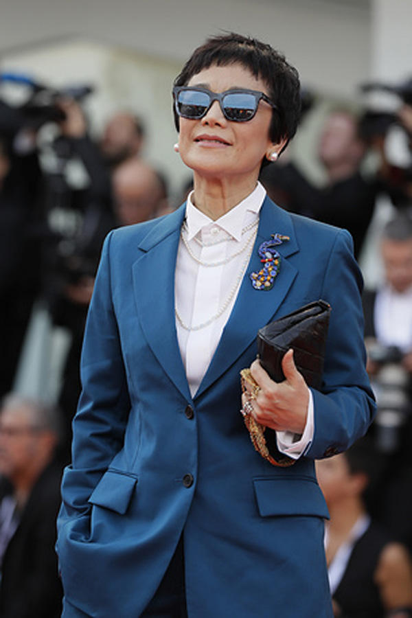 Звезды на красной дорожке Венецианского кинофестиваля (ФОТО)