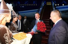 Президент Ильхам Алиев прибыл с визитом в Кыргызстан (ФОТО)