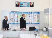 Президент Ильхам Алиев ознакомился с условиями после капремонта в полной средней школе номер 192 в поселке Забрат (ФОТО)
