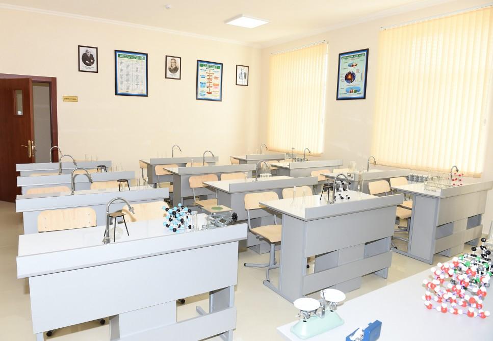 Президент Ильхам Алиев ознакомился с условиями в полной средней школе номер 187 в Сабунчинском районе Баку (ФОТО)