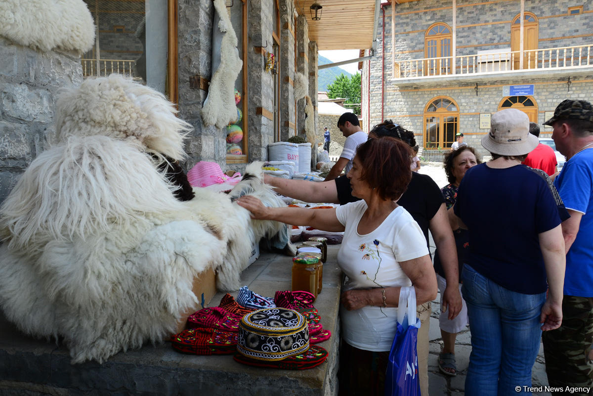 Путешествие в удивительный Лахыдж – от шапки Мономаха до Великого шелкового пути (ФОТО)