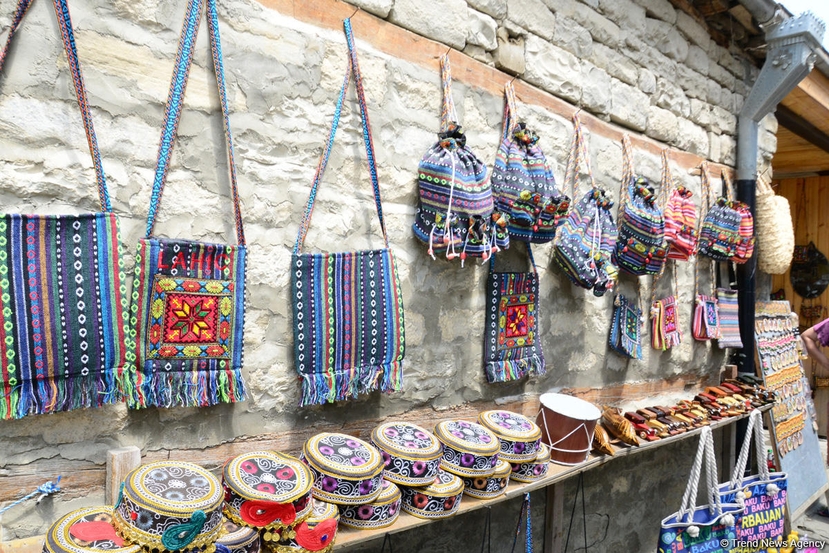 Путешествие в удивительный Лахыдж – от шапки Мономаха до Великого шелкового пути (ФОТО)