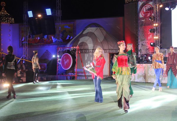 Коллекция Гюльнары Халиловой "Туран" вызвала большой интерес на Всемирных играх кочевников (ВИДЕО,ФОТО)