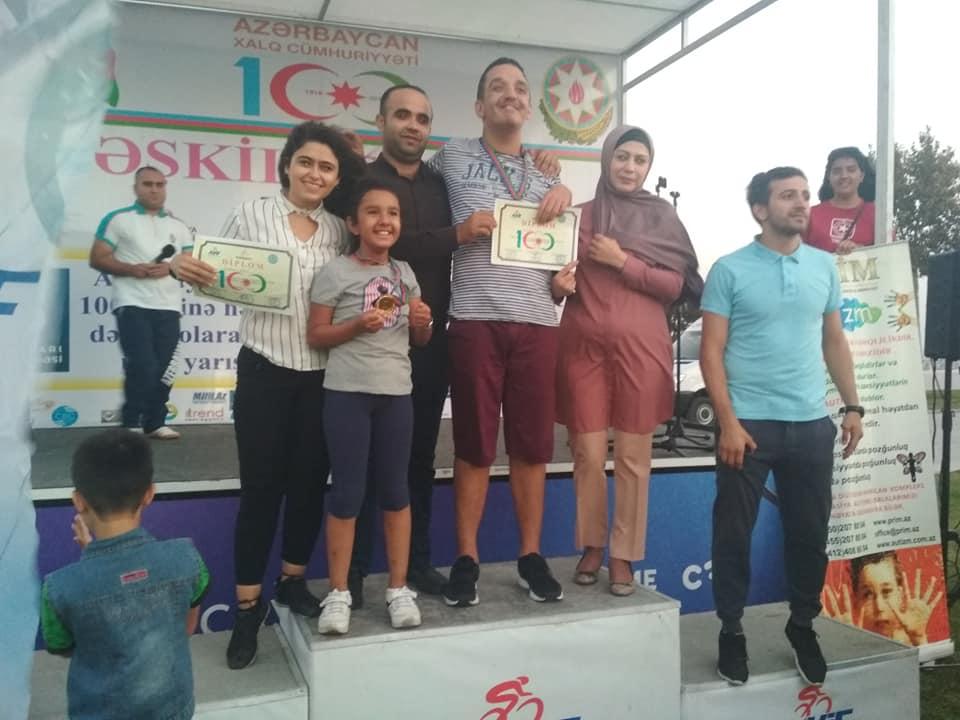 В Баку прошел велопробег среди аутистов и с участием звезд (ФОТО)