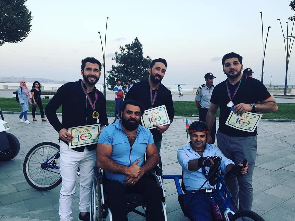В Баку прошел велопробег среди аутистов и с участием звезд (ФОТО)