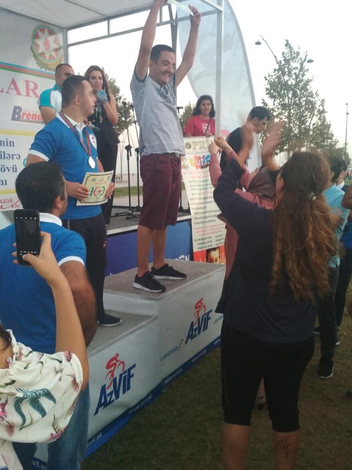 В Баку прошел велопробег среди аутистов и с участием звезд (ФОТО)