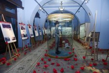 В Баку представлена уникальная историческая экспозиция, усыпанная алыми маками (ФОТО)