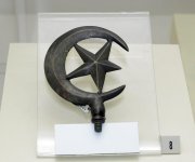 В Баку представлена уникальная историческая экспозиция, усыпанная алыми маками (ФОТО)