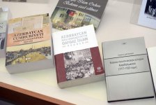 В Баку представлена уникальная историческая экспозиция, усыпанная алыми маками (ФОТО)
