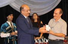 В Баку состоялось награждение театральных деятелей (ФОТО)