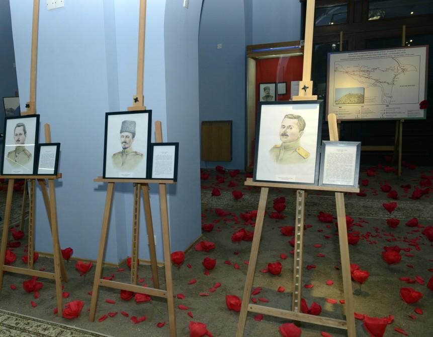 В Баку представлена уникальная историческая экспозиция, усыпанная алыми маками (ФОТО)