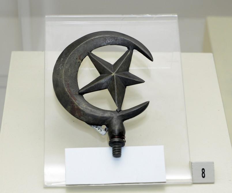 В Баку представлена уникальная историческая экспозиция, усыпанная алыми маками (ФОТО)